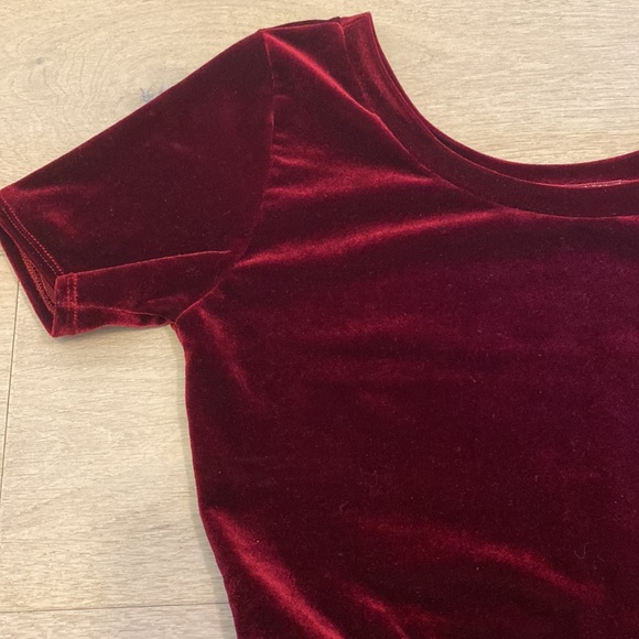 Elf Movie Jovie inspired 2 piece Small red velvet top + skirt - Picture 2 of 7